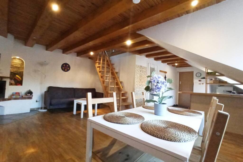 Private Sauna & 4 Bedrooms Old Town Rooftop Apartment Vilnius Bagian luar foto