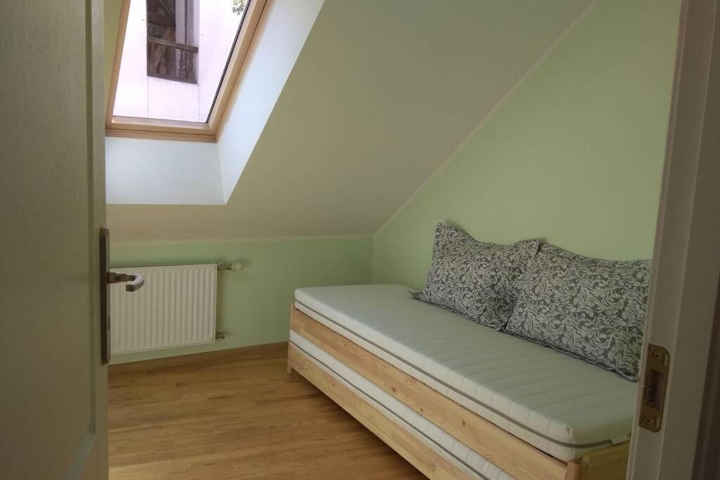 Private Sauna & 4 Bedrooms Old Town Rooftop Apartment Vilnius Bagian luar foto