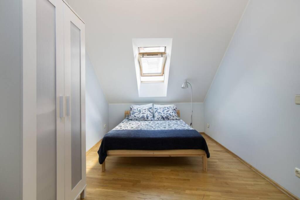 Private Sauna & 4 Bedrooms Old Town Rooftop Apartment Vilnius Bagian luar foto