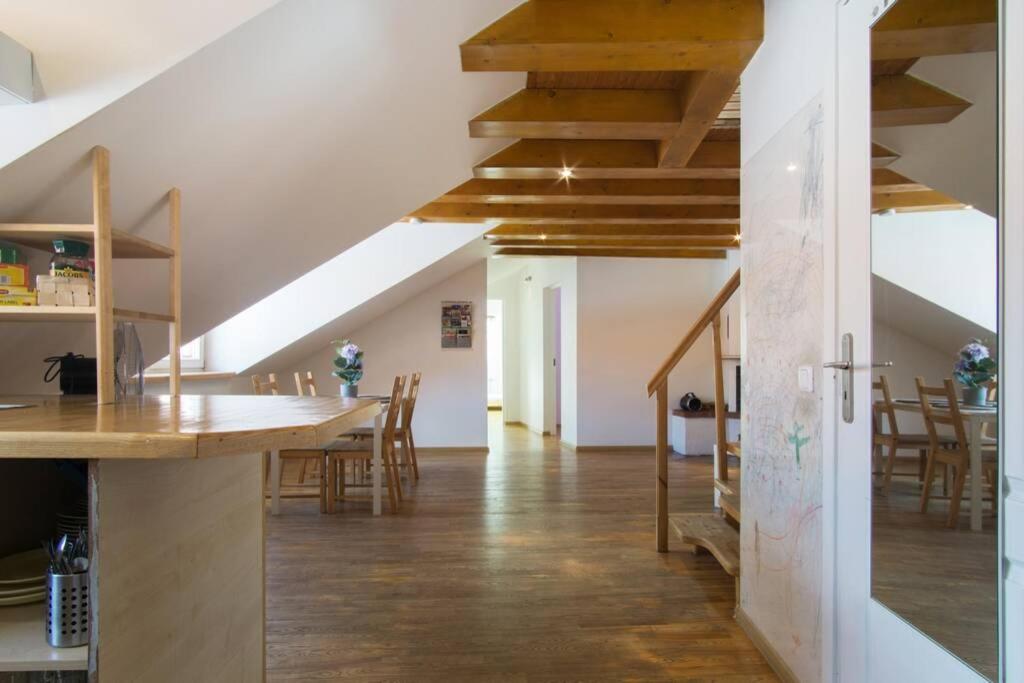 Private Sauna & 4 Bedrooms Old Town Rooftop Apartment Vilnius Bagian luar foto
