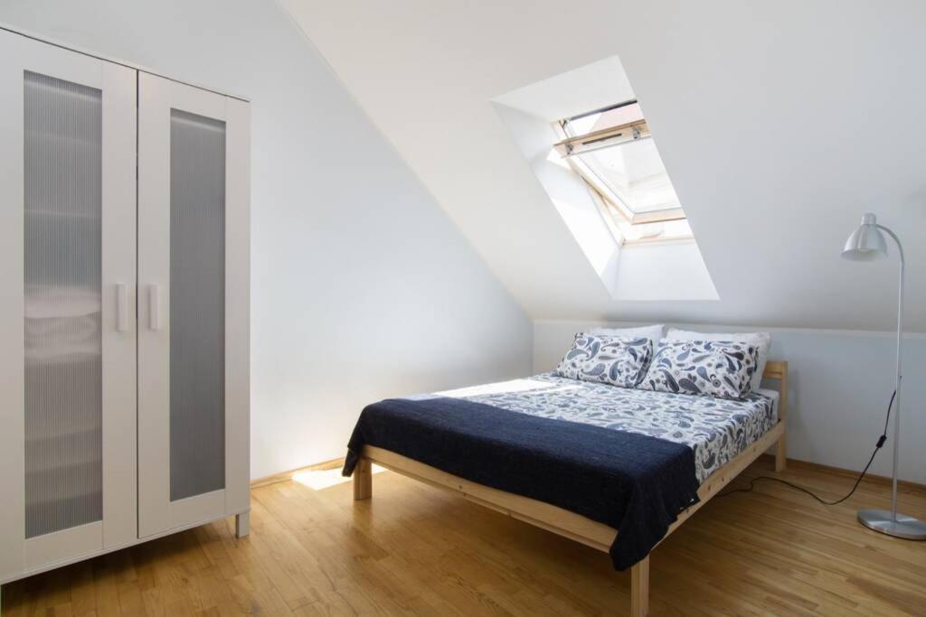 Private Sauna & 4 Bedrooms Old Town Rooftop Apartment Vilnius Bagian luar foto