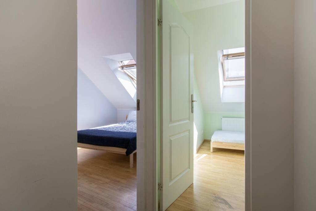 Private Sauna & 4 Bedrooms Old Town Rooftop Apartment Vilnius Bagian luar foto
